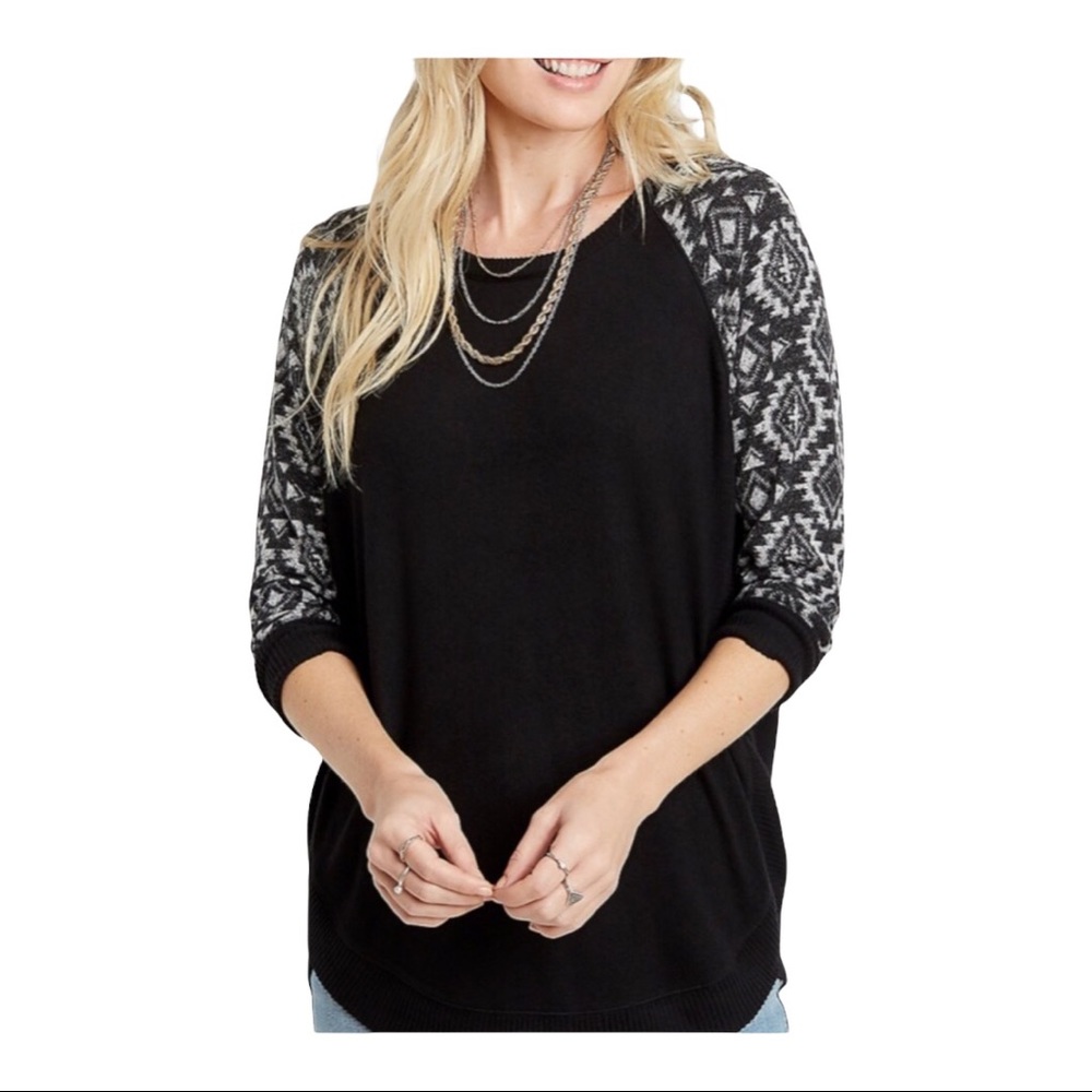 MAURICES Women's Black Printed Sleeve Round Hem Pullover. - Picture 4 of 4